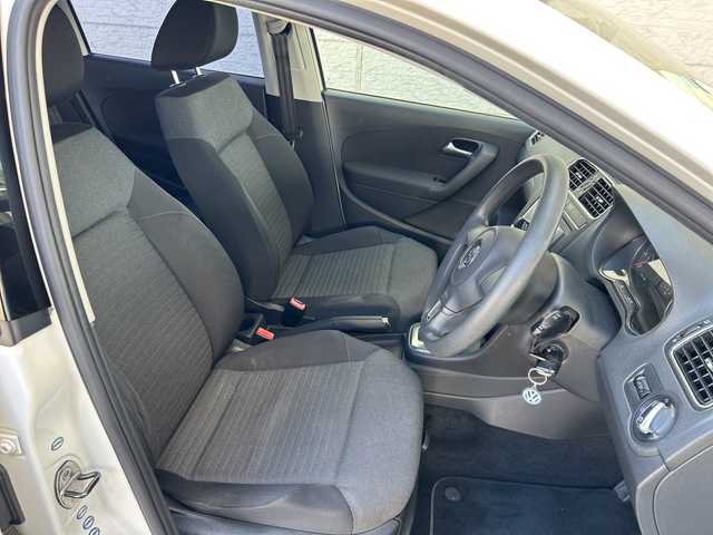 フォルクスワーゲン ポロ 1．4 コンフォートライン 兵庫県 2010(平22)年 8.3万km 白 ワンオーナー/社外7インチナビ（AM/FM/CD/DVD/SD/USB/AUX)/ワンセグTV/バックカメラ/ETC/AC/電動格納ミラー/フロアマット/リモコンキー/スペアキー1本/保証書/取扱説明書