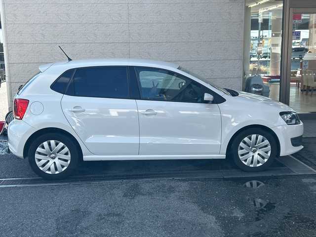 フォルクスワーゲン ポロ 1．4 コンフォートライン 兵庫県 2010(平22)年 8.3万km 白 ワンオーナー/社外7インチナビ（AM/FM/CD/DVD/SD/USB/AUX)/ワンセグTV/バックカメラ/ETC/AC/電動格納ミラー/フロアマット/リモコンキー/スペアキー1本/保証書/取扱説明書