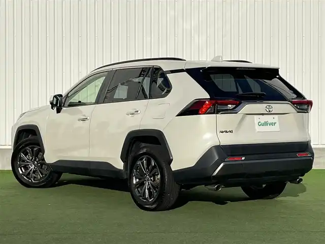 トヨタ ＲＡＶ４ G 香川県 2020(令2)年 6.3万km ホワイトパールクリスタルシャイン 純正９インチナビ/・フルセグTV/・バックカメラ/トヨタセーフティーセンス/・プリクラッシュセーフティ/・レーンディパーチャーアラート/・レーダークルーズコントロール/・オートハイビーム/・コーナーセンサー/・ブラインドスポットモニター/合皮シート/・パワーシート/・シートヒーター/革巻きステアリング/・ハンドルヒーター/・ステアリングスイッチ/パワーバックドア/純正１８インチアルミホイール/ビルトインETC２．０/ドライブレコーダー/LEDヘッドライト