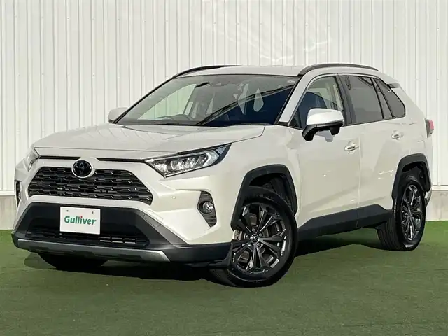 トヨタ ＲＡＶ４ G 香川県 2020(令2)年 6.3万km ホワイトパールクリスタルシャイン 純正９インチナビ/・フルセグTV/・バックカメラ/トヨタセーフティーセンス/・プリクラッシュセーフティ/・レーンディパーチャーアラート/・レーダークルーズコントロール/・オートハイビーム/・コーナーセンサー/・ブラインドスポットモニター/合皮シート/・パワーシート/・シートヒーター/革巻きステアリング/・ハンドルヒーター/・ステアリングスイッチ/パワーバックドア/純正１８インチアルミホイール/ビルトインETC２．０/ドライブレコーダー/LEDヘッドライト