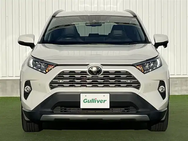 トヨタ ＲＡＶ４ G 香川県 2020(令2)年 6.3万km ホワイトパールクリスタルシャイン 純正９インチナビ/・フルセグTV/・バックカメラ/トヨタセーフティーセンス/・プリクラッシュセーフティ/・レーンディパーチャーアラート/・レーダークルーズコントロール/・オートハイビーム/・コーナーセンサー/・ブラインドスポットモニター/合皮シート/・パワーシート/・シートヒーター/革巻きステアリング/・ハンドルヒーター/・ステアリングスイッチ/パワーバックドア/純正１８インチアルミホイール/ビルトインETC２．０/ドライブレコーダー/LEDヘッドライト