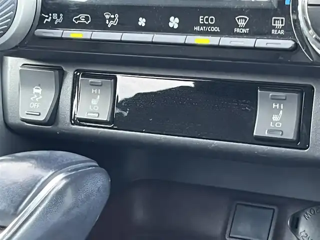 トヨタ ＲＡＶ４ G 香川県 2020(令2)年 6.3万km ホワイトパールクリスタルシャイン 純正９インチナビ/・フルセグTV/・バックカメラ/トヨタセーフティーセンス/・プリクラッシュセーフティ/・レーンディパーチャーアラート/・レーダークルーズコントロール/・オートハイビーム/・コーナーセンサー/・ブラインドスポットモニター/合皮シート/・パワーシート/・シートヒーター/革巻きステアリング/・ハンドルヒーター/・ステアリングスイッチ/パワーバックドア/純正１８インチアルミホイール/ビルトインETC２．０/ドライブレコーダー/LEDヘッドライト