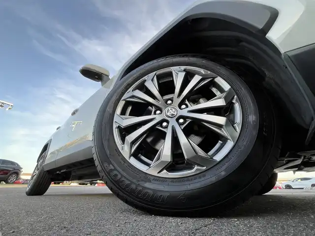 トヨタ ＲＡＶ４ G 香川県 2020(令2)年 6.3万km ホワイトパールクリスタルシャイン 純正９インチナビ/・フルセグTV/・バックカメラ/トヨタセーフティーセンス/・プリクラッシュセーフティ/・レーンディパーチャーアラート/・レーダークルーズコントロール/・オートハイビーム/・コーナーセンサー/・ブラインドスポットモニター/合皮シート/・パワーシート/・シートヒーター/革巻きステアリング/・ハンドルヒーター/・ステアリングスイッチ/パワーバックドア/純正１８インチアルミホイール/ビルトインETC２．０/ドライブレコーダー/LEDヘッドライト
