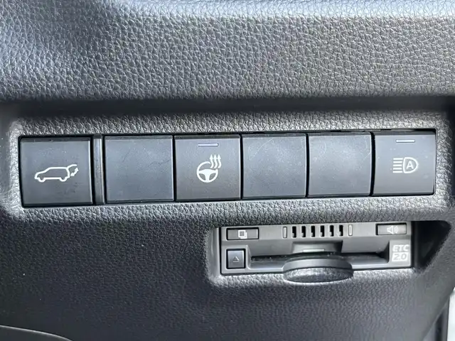 トヨタ ＲＡＶ４ G 香川県 2020(令2)年 6.3万km ホワイトパールクリスタルシャイン 純正９インチナビ/・フルセグTV/・バックカメラ/トヨタセーフティーセンス/・プリクラッシュセーフティ/・レーンディパーチャーアラート/・レーダークルーズコントロール/・オートハイビーム/・コーナーセンサー/・ブラインドスポットモニター/合皮シート/・パワーシート/・シートヒーター/革巻きステアリング/・ハンドルヒーター/・ステアリングスイッチ/パワーバックドア/純正１８インチアルミホイール/ビルトインETC２．０/ドライブレコーダー/LEDヘッドライト