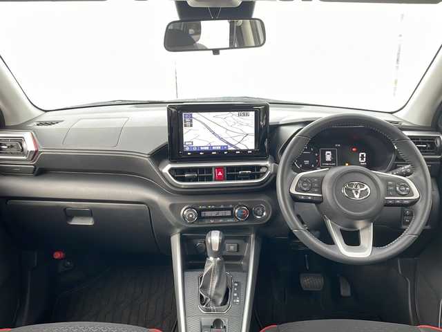 トヨタ ライズ Z 福岡県 2022(令4)年 4万km シャイニングホワイトパール 純正ディーラーナビ９インチ/（TV、DVD、CD、Bluetooth、USB、AM、FM）/バックカメラ/シートヒーター/レーダークルーズコントロール/ビルトインETC/電動パーキングブレーキ/HOLDボタン/純正17インチホイール/ステアリングスイッチ/プリクラッシュ/横滑り防止装置/クリアランスソナー/アイドリングストップ/フォグランプ/LEDヘッドライト/プッシュスタート/スマートキー/ドアバイザー/パワーウィンドウ/電格ミラー/純正マット/オートライト/保証書/取扱説明書/給油口ワンタッチ開閉
