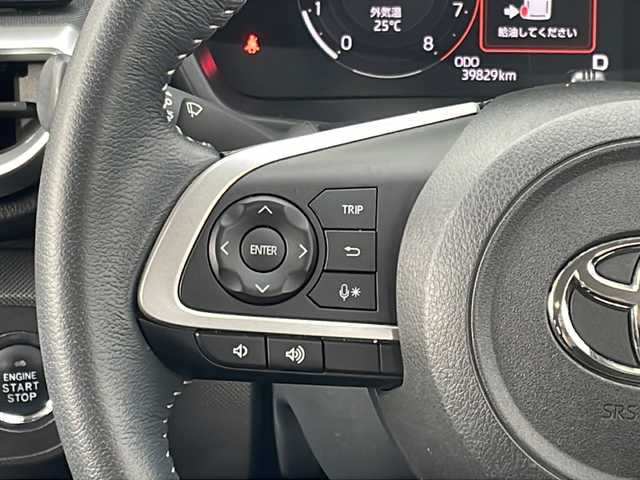 トヨタ ライズ Z 福岡県 2022(令4)年 4万km シャイニングホワイトパール 純正ディーラーナビ９インチ/（TV、DVD、CD、Bluetooth、USB、AM、FM）/バックカメラ/シートヒーター/レーダークルーズコントロール/ビルトインETC/電動パーキングブレーキ/HOLDボタン/純正17インチホイール/ステアリングスイッチ/プリクラッシュ/横滑り防止装置/クリアランスソナー/アイドリングストップ/フォグランプ/LEDヘッドライト/プッシュスタート/スマートキー/ドアバイザー/パワーウィンドウ/電格ミラー/純正マット/オートライト/保証書/取扱説明書/給油口ワンタッチ開閉