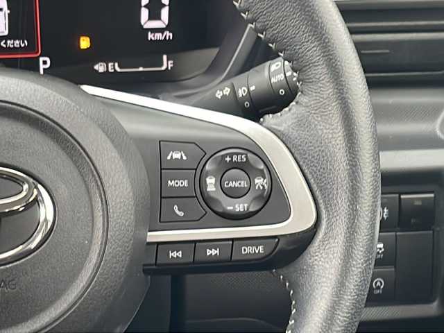 トヨタ ライズ Z 福岡県 2022(令4)年 4万km シャイニングホワイトパール 純正ディーラーナビ９インチ/（TV、DVD、CD、Bluetooth、USB、AM、FM）/バックカメラ/シートヒーター/レーダークルーズコントロール/ビルトインETC/電動パーキングブレーキ/HOLDボタン/純正17インチホイール/ステアリングスイッチ/プリクラッシュ/横滑り防止装置/クリアランスソナー/アイドリングストップ/フォグランプ/LEDヘッドライト/プッシュスタート/スマートキー/ドアバイザー/パワーウィンドウ/電格ミラー/純正マット/オートライト/保証書/取扱説明書/給油口ワンタッチ開閉
