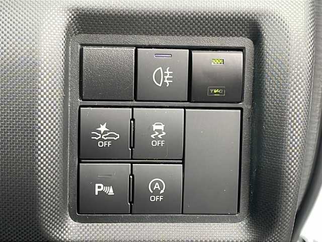 トヨタ ライズ Z 福岡県 2022(令4)年 4万km シャイニングホワイトパール 純正ディーラーナビ９インチ/（TV、DVD、CD、Bluetooth、USB、AM、FM）/バックカメラ/シートヒーター/レーダークルーズコントロール/ビルトインETC/電動パーキングブレーキ/HOLDボタン/純正17インチホイール/ステアリングスイッチ/プリクラッシュ/横滑り防止装置/クリアランスソナー/アイドリングストップ/フォグランプ/LEDヘッドライト/プッシュスタート/スマートキー/ドアバイザー/パワーウィンドウ/電格ミラー/純正マット/オートライト/保証書/取扱説明書/給油口ワンタッチ開閉