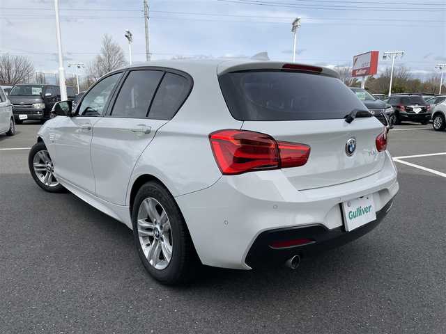 ＢＭＷ １１８ｄ Mスポーツ 栃木県 2018(平30)年 9万km 白 軽油ターボ/Mスポーツパッケージ/純正メーカーオプションナビ/【AM/FM/CD/DVD/BT/USB】/バックカメラ/CELLSATR製ドライブレコーダー/型番：CS-91FH/アイドリングストップ/クルーズコントロール/レーンキープアシスト/衝突軽減システム/クリアランスソナー/電動格納ミラー/ETC/ステアリングスイッチ/革巻きステアリング