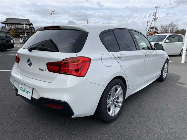 ＢＭＷ １１８ｄ Mスポーツ 栃木県 2018(平30)年 9万km 白 軽油ターボ/Mスポーツパッケージ/純正メーカーオプションナビ/【AM/FM/CD/DVD/BT/USB】/バックカメラ/CELLSATR製ドライブレコーダー/型番：CS-91FH/アイドリングストップ/クルーズコントロール/レーンキープアシスト/衝突軽減システム/クリアランスソナー/電動格納ミラー/ETC/ステアリングスイッチ/革巻きステアリング