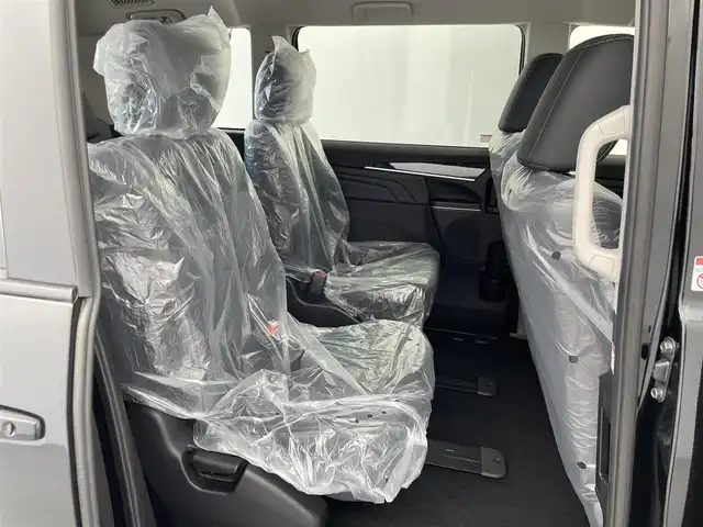 三菱 デリカＤ：５ シャモニー 群馬県 2025(令7)年 0.1千km 黒Ⅱ 登録済未使用車(登録時走行距離：13km)/オリジナルナビ取付パッケージ＋リアモニター取付パッケージ/＝＝＝＝＝/e-Assist(運転支援機能)/・衝突被害軽減ブレーキ(FCM)/・車線逸脱警報システム(LDW)/・レーダークルーズコントロール(ACC)/・オートマチックハイビーム(AHB)/・後側方車両検知警報システム(レーンチェンジアシスト機能付)/・誤発進抑制機能(前進時)/・後退時交差車両検知警報(RCTA)/両側パワースライドドア/エレクトリックテールゲート/ハーフレザーシート/前席シートヒーター/ステアリングヒーター/革巻きステアリング/ステアリングスイッチ/アイドリングストップ/電動パーキングブレーキ/オートブレーキホールド/プッシュスタート/スマートキー×2本/取扱説明書/保証書