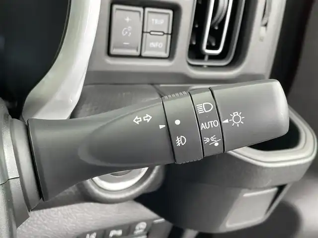 スズキ ハスラー HYBRID X 愛媛県 2023(令5)年 0.1万km フェニックスレッドパール/ガンメタリック2トーンルーフ 純正９型ナビ（ＢＴ，フルセグＴＶ）　/全方位カメラ　/アダプティブクルーズコントロール　/コーナーセンサー　/衝突軽減ブレーキ　/レーンキープ　/アイドリングストップ　/シートヒーター　/ステアリングリモコン　/ＬＥＤ