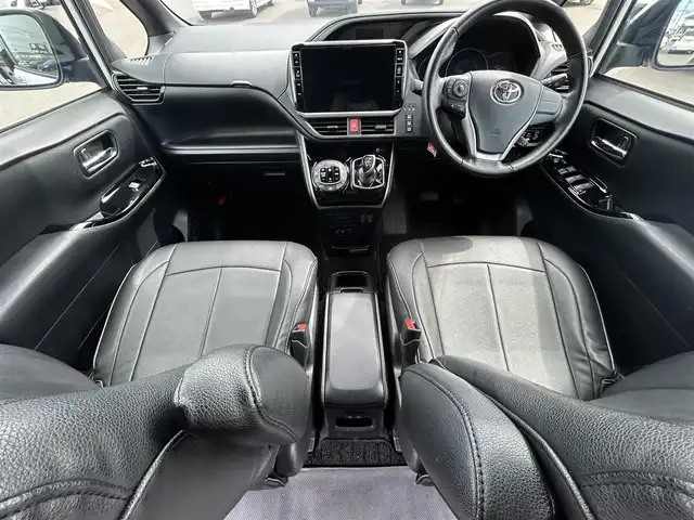 トヨタ ヴォクシー ハイブリッド ZS 煌Ⅱ 岡山県 2019(令1)年 8.2万km ホワイトパールクリスタルシャイン トヨタセーフティセンス/デジタルインナーミラー/アルパイン11インチナビ/アルパイン後席モニター/ＨＤＭＩ/バックモニター/ビルトインＥＴＣ/シートヒーター/両側パワースライドドア/クルーズコントロール/オートハイビーム/レーンキープアシスト/ドライブレコーダー
