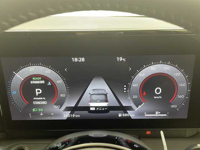 日産 セレナ e－パワー ハイウェイスター V 千葉県 2023(令5)年 2.4万km プリズムホワイト 360度セーフティアシスト/・プロパイロット/・インテリジェントエマージェンシーブレーキ/・前方衝突予測警報/・衝突回避ステアリングアシスト/・後側方衝突防止支援システム/・踏み間違い防止アシスト/・後退時車両検知警報/純正12.3型インターフェイスディスプレイ/・メモリーナビ/・地上デジタルTV/・Apple CarPlay/・AndroidAuto/・USB接続/・Bluetooth接続/アラウンドヴューモニター 全方位カメラ/後席モニター/デジタルインナーミラー/LEDヘッドライト/両側パワースライドドア/スマートキー
