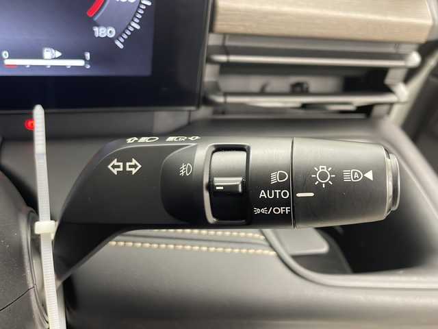 日産 セレナ e－パワー ハイウェイスター V 千葉県 2023(令5)年 2.4万km プリズムホワイト 360度セーフティアシスト/・プロパイロット/・インテリジェントエマージェンシーブレーキ/・前方衝突予測警報/・衝突回避ステアリングアシスト/・後側方衝突防止支援システム/・踏み間違い防止アシスト/・後退時車両検知警報/純正12.3型インターフェイスディスプレイ/・メモリーナビ/・地上デジタルTV/・Apple CarPlay/・AndroidAuto/・USB接続/・Bluetooth接続/アラウンドヴューモニター 全方位カメラ/後席モニター/デジタルインナーミラー/LEDヘッドライト/両側パワースライドドア/スマートキー