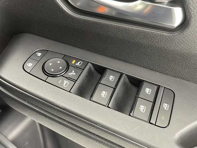 日産 セレナ e－パワー ハイウェイスター V 千葉県 2023(令5)年 2.4万km プリズムホワイト 360度セーフティアシスト/・プロパイロット/・インテリジェントエマージェンシーブレーキ/・前方衝突予測警報/・衝突回避ステアリングアシスト/・後側方衝突防止支援システム/・踏み間違い防止アシスト/・後退時車両検知警報/純正12.3型インターフェイスディスプレイ/・メモリーナビ/・地上デジタルTV/・Apple CarPlay/・AndroidAuto/・USB接続/・Bluetooth接続/アラウンドヴューモニター 全方位カメラ/後席モニター/デジタルインナーミラー/LEDヘッドライト/両側パワースライドドア/スマートキー
