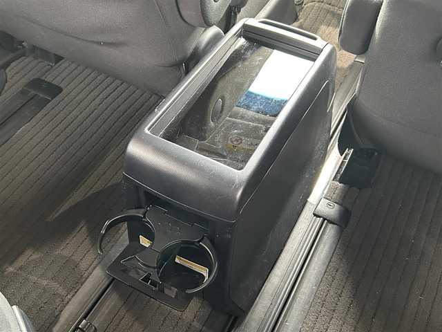 トヨタ エスティマ アエラス 岡山県 2015(平27)年 6.1万km アイスチタニウムマイカメタリック 登録時走行距離60414km/純正ナビ/（AM/FM/DISC/SD/TV/Bluetooth/DS)/純正フリップダウンモニター/前コーナーセンサー/クルーズコントロール/両側パワースライドドア/オットマン/バックカメラ/スペアキー×1/前ドライブレコーダー/プッシュスタート/スマートキー/レーダー探知機(ZERO 700v)/ビルトインETC/純正１８インチアルミホイール
