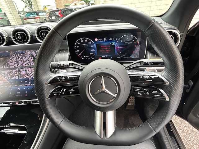メルセデス・ベンツ Ｍ・ベンツ ＧＬＣ２２０ d 4マチック ドライバーズPKG 東京都 2023(令5)年 1.1万km オブシディアンブラック 登録時走行10234km/ワンオーナー/レーダーセーフティパッケージ/・アクティブディスタンスアシストディストロニック/・自動再発進機能/・アクティブステアリングアシスト/・アクティブレーンキーピングアシスト/・アクティブレーンチェンジングアシスト/・PRE-SAFE機能/・PRE-SAFEインパルスサイド/レザーエクスクルーシブパッケージ/・ブラックオープンボア木目調インパネ加飾/・ヘッドアップディスプレイ/・革シート/・ARナビゲーション/・Burmester_3Dサラウンドシステム（15スピーカー）/・サウンドパーソナライゼーション機能/パノラミックスライディングルーフ/フットトランクオープナー/デジタルライト/アダプティブハイビームアシストプラス/デジタルコックピット/ビルトインETC/前後ドライブレコーダー/前席パワーシート/全席シートヒーター/全周囲カメラ/R6年記録簿/保証書・取説/スペアキー