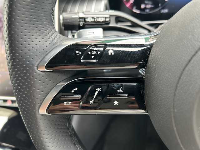 メルセデス・ベンツ Ｍ・ベンツ ＧＬＣ２２０ d 4マチック ドライバーズPKG 東京都 2023(令5)年 1.1万km オブシディアンブラック 登録時走行10234km/ワンオーナー/レーダーセーフティパッケージ/・アクティブディスタンスアシストディストロニック/・自動再発進機能/・アクティブステアリングアシスト/・アクティブレーンキーピングアシスト/・アクティブレーンチェンジングアシスト/・PRE-SAFE機能/・PRE-SAFEインパルスサイド/レザーエクスクルーシブパッケージ/・ブラックオープンボア木目調インパネ加飾/・ヘッドアップディスプレイ/・革シート/・ARナビゲーション/・Burmester_3Dサラウンドシステム（15スピーカー）/・サウンドパーソナライゼーション機能/パノラミックスライディングルーフ/フットトランクオープナー/デジタルライト/アダプティブハイビームアシストプラス/デジタルコックピット/ビルトインETC/前後ドライブレコーダー/前席パワーシート/全席シートヒーター/全周囲カメラ/R6年記録簿/保証書・取説/スペアキー