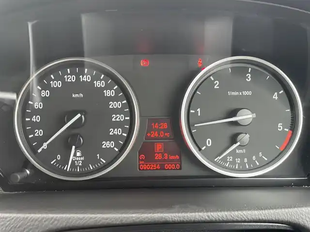 ＢＭＷ Ｘ５ xDrive 35d ブルーパフォーマンス 埼玉県 2012(平24)年 9.1万km アルピンホワイトⅢ 純正ナビ/・Bluetoothオーディオ/・CD/DVD/バックカメラ/コーナーセンサー/ヘッドアップディスプレイ/サンルーフ/本革シート/・前席パワーシート/・全席シートヒーター/パワーバックドア/純正AWホイール/4WD/ツインターボ/ETC/保証書/取扱説明書