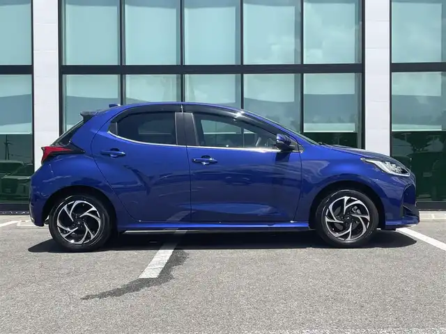 トヨタ ヤリス Z 和歌山県 2023(令5)年 0.9万km ダークブルーマイカM 革巻きステアリング/ステアリングヒーター/ステアリングスイッチ/8インチ純正DAナビ機能あり/バックカメラ/フルセグテレビ/BSM/レーダークルーズコントロール/シートヒーター/コーナーセンサー/LEDヘッドライト/ドライブレコーダー/ETC/モデリスタ製アルミホイール/トヨタセーフティセンス