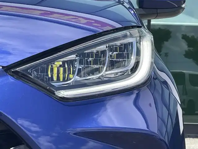 トヨタ ヤリス Z 和歌山県 2023(令5)年 0.9万km ダークブルーマイカM 革巻きステアリング/ステアリングヒーター/ステアリングスイッチ/8インチ純正DAナビ機能あり/バックカメラ/フルセグテレビ/BSM/レーダークルーズコントロール/シートヒーター/コーナーセンサー/LEDヘッドライト/ドライブレコーダー/ETC/モデリスタ製アルミホイール/トヨタセーフティセンス