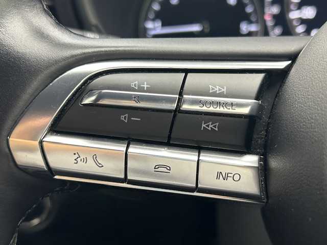 マツダ マツダ３ファストバック XD Lパッケージ 宮城県 2020(令2)年 5.7万km スノーフレイクホワイトパールマイカ 4WD/純正SDナビ/・BT/USB/AM/FM/HDMI/ヘッドアップディスプレイ/クルージング＆トラフィックサポート/純正18インチアルミホイール/オートマチックハイビーム/オートライト/バックカメラ/レザーシート/シートヒーター/ステアリングヒーター/LEDヘッドライト/クリアランスソナー/ABS/衝突被害軽減システム/禁煙車