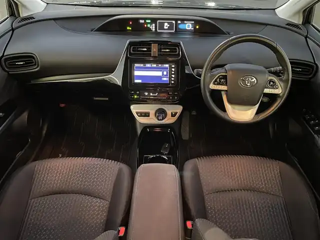 トヨタ プリウス Sセーフティプラス 東京都 2018(平30)年 4.7万km アティチュードブラックマイカ /セーフティセンス//プリクラッシュセーフティ//レーントレーシングアシスト//オートハイビーム//クリアランスソナー//駐車支援//純正SDナビ（NSZT-W68T）//CD/DVD/BT/AM/FM/BT/TV//バックカメラ//ＬＥＤヘッドライト/フォグ//ビルトインＥＴＣ//社外１７インチアルミ//保証書・取説・スペアキー
