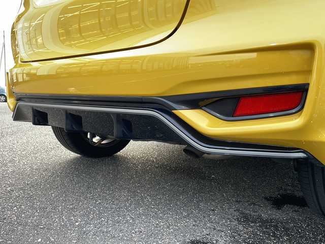 ホンダ フィット ハイブリット S ホンダセンシング 新潟県 2017(平29)年 10.9万km プレミアムイエローパールⅡ 冬タイヤ積載/純正メモリーナビ/（DTV/DVD/Bluetooth）/衝突軽減/レーンキープアシスト/レーダークルーズコントロール/バックカメラ/革巻きステアリング/ステアリングスイッチ/パドルシフト/ETC/ドライブレコーダー/USB給電/フロアマット/LEDヘッドライト/フォグランプ/ウィンカーミラー/電格ミラー/ドアバイザー/スペアキー