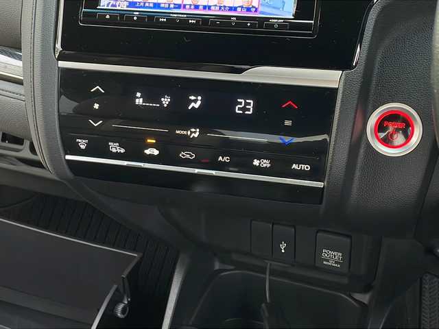 ホンダ フィット ハイブリット S ホンダセンシング 新潟県 2017(平29)年 10.9万km プレミアムイエローパールⅡ 冬タイヤ積載/純正メモリーナビ/（DTV/DVD/Bluetooth）/衝突軽減/レーンキープアシスト/レーダークルーズコントロール/バックカメラ/革巻きステアリング/ステアリングスイッチ/パドルシフト/ETC/ドライブレコーダー/USB給電/フロアマット/LEDヘッドライト/フォグランプ/ウィンカーミラー/電格ミラー/ドアバイザー/スペアキー