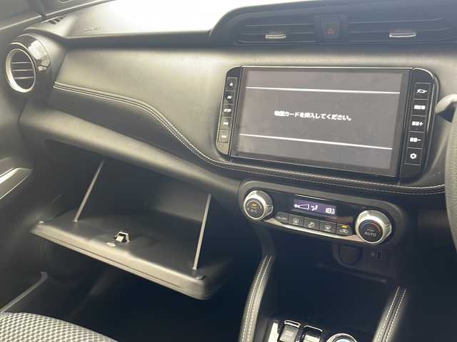 日産 キックス X 沖縄県 2020(令2)年 2.1万km チタニウムカーキ 純正ナビ(MM320D-L)/(フルセグTV Bluetooth CD DVD)/全方位カメラ/ドライブレコーダー/ETC/プロパイロット/スマートキー/プッシュスタート/クルーズコントロール/ステアリングスイッチ/電動パーキングブレーキ/デジタルインナーミラー/前後コーナーセンサー/電動格納ミラー/ハーフレザーシート/オートライト/LEDヘッドライト/ルーフレール/リアルーフスポイラー/純正アルミホイール