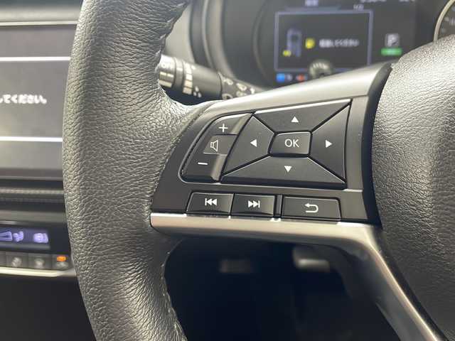 日産 キックス X 沖縄県 2020(令2)年 2.1万km チタニウムカーキ 純正ナビ(MM320D-L)/(フルセグTV Bluetooth CD DVD)/全方位カメラ/ドライブレコーダー/ETC/プロパイロット/スマートキー/プッシュスタート/クルーズコントロール/ステアリングスイッチ/電動パーキングブレーキ/デジタルインナーミラー/前後コーナーセンサー/電動格納ミラー/ハーフレザーシート/オートライト/LEDヘッドライト/ルーフレール/リアルーフスポイラー/純正アルミホイール