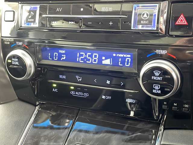 トヨタ ヴェルファイア Z Gエディション 愛知県 2019(令1)年 4.7万km ホワイトパールクリスタルシャイン 禁煙車/ALPINEヴェルファイア専用ナビ(EX11Z)/ALPINEヴェルファイア専用プラズマクラスター搭載リアビジョン(PXH12X-R-AV)/バックカメラ/ビルトインETC/ツインムーンルーフ/パワーバックドア/Z専用エアロ外装/3眼LEDヘッドランプ/オートライト/フロントフォグランプ/トヨタセーフティセンス/プリクラッシュセーフティ/レーントレーシングアシスト/レーダークルーズコントロール/ロードサインアシスト/アダプティブハイビームシステム/先行車発進告知/インテリジェントクリアランスソナー/パーキングサポートブレーキ(静止物)/両側ワンタッチパワースライドドア/黒合皮シート/前席パワーシート/前席快適温熱シート&ベンチレーション/運転席ポジションメモリー/助手席パワーオットマン/2列目エグゼクティブパワーシート/3列目スペースアップシート/メタルウッド&スパッタリング内装/本革&メタルウッドステアリング/ステアスイッチ/ステアヒーター/電子パーキングブレーキ/ブレーキホールド/プッシュスタート/電動格納ミラーウィンカー/新車保証書・取扱説明書