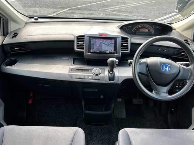 ホンダ フリード Giエアロ 千葉県 2009(平21)年 16.2万km ポリッシュドメタルメタリック ＡＶＩＣ－ＲＺ０６ナビ　Ｂカメ　ＥＴＣ　フリップダウンモニター ワンセグTV Bt DVD 両側パワースライドドア ハロゲンライト オートライト 15インチAW エアバッグ セキュリティパッケージ