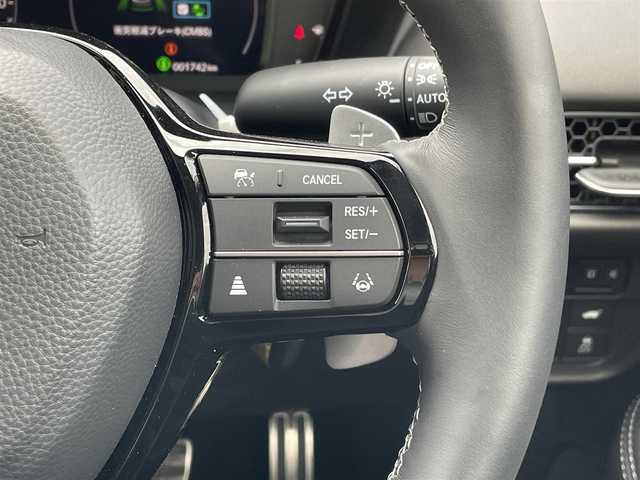 ホンダ ＺＲ－Ｖ ハイブリッド e:HEV Z 東京都 2025(令7)年 0.2万km グレー 純正９型ナビ/・AM/FM/フルセグ/BOSEサウンドシステム/アラウンドビューモニター/前席シートヒーター/運転席メモリパワーシート/・前席パワーシート/ブラインドスポットモニター/前後ドライブレコーダー/おくだけ充電/ステアリングヒーター/LEDヘッドランプ/ホンダセンシング/（予防運転支援システム）/・衝突軽減ブレーキ/・後方誤発進抑制機能/・歩行者事故低減ステアリング/・追従機能付きクルーズコントロール/・車線維持支援システム/・標識認識機能/・後退時出庫サポート/・パーキングセンサーシステム/プッシュエンジンスタート/純正フロアマット/スマートキー