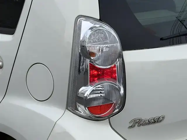 トヨタ パッソ プラスハナ 岩手県 2010(平22)年 7.5万km パールホワイト1 純正SDナビ（NSCN-W60）/【FM/AM/CD/BT/AUX】/ワンセグTV/リモコンキー/ABS/盗難防止装置/社外アルミホイール/電動格納ミラー/純正フロアマット