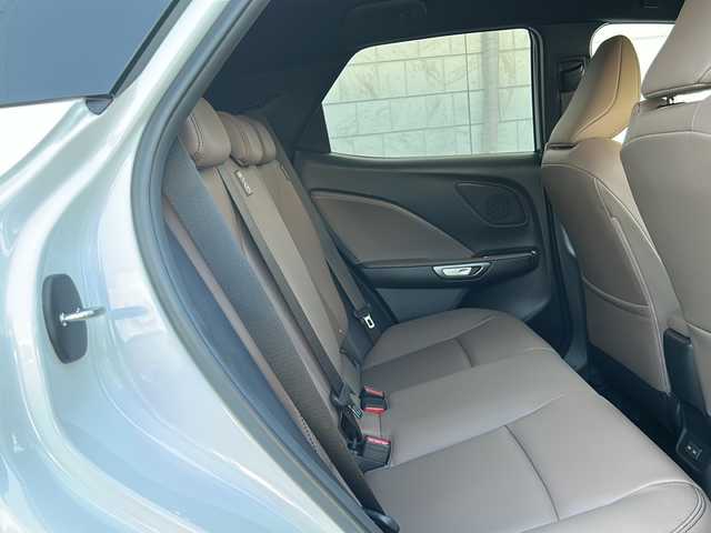 レクサス ＬＢＸ エレガント 神奈川県 2024(令6)年 0.4万km ソニッククォーツ ワンオーナー/純正メーカーナビ(USB/BT/フルセグTV/Miracast)/全方位カメラ/レーダークルーズコントロール/プリクラッシュセーフティ/レーンディパーチャーアラート/F/Rクロストラフィックアラート/ブラインドスポットモニター/クリアランスソナー/ヘッドアップディスプレイ/茶合皮シート/D/N席パワーシート(メモリー機能付)/D/N席シートヒーター/ステアリングヒーター/パワーバックドア/ビルトインETC2.0/ISOFIX/スペアスマートキー×1・カードキー×1/保証書/取扱説明書