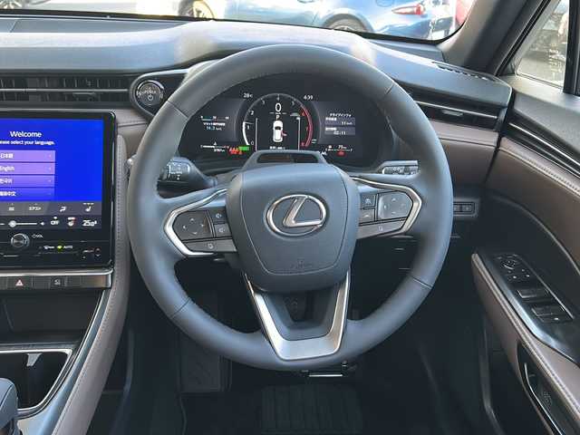 レクサス ＬＢＸ エレガント 神奈川県 2024(令6)年 0.4万km ソニッククォーツ ワンオーナー/純正メーカーナビ(USB/BT/フルセグTV/Miracast)/全方位カメラ/レーダークルーズコントロール/プリクラッシュセーフティ/レーンディパーチャーアラート/F/Rクロストラフィックアラート/ブラインドスポットモニター/クリアランスソナー/ヘッドアップディスプレイ/茶合皮シート/D/N席パワーシート(メモリー機能付)/D/N席シートヒーター/ステアリングヒーター/パワーバックドア/ビルトインETC2.0/ISOFIX/スペアスマートキー×1・カードキー×1/保証書/取扱説明書
