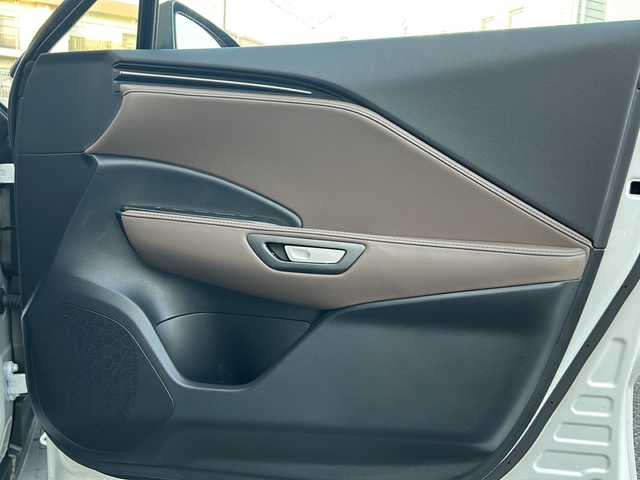 レクサス ＬＢＸ エレガント 神奈川県 2024(令6)年 0.4万km ソニッククォーツ ワンオーナー/純正メーカーナビ(USB/BT/フルセグTV/Miracast)/全方位カメラ/レーダークルーズコントロール/プリクラッシュセーフティ/レーンディパーチャーアラート/F/Rクロストラフィックアラート/ブラインドスポットモニター/クリアランスソナー/ヘッドアップディスプレイ/茶合皮シート/D/N席パワーシート(メモリー機能付)/D/N席シートヒーター/ステアリングヒーター/パワーバックドア/ビルトインETC2.0/ISOFIX/スペアスマートキー×1・カードキー×1/保証書/取扱説明書