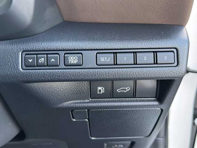 レクサス ＬＢＸ エレガント 神奈川県 2024(令6)年 0.4万km ソニッククォーツ ワンオーナー/純正メーカーナビ(USB/BT/フルセグTV/Miracast)/全方位カメラ/レーダークルーズコントロール/プリクラッシュセーフティ/レーンディパーチャーアラート/F/Rクロストラフィックアラート/ブラインドスポットモニター/クリアランスソナー/ヘッドアップディスプレイ/茶合皮シート/D/N席パワーシート(メモリー機能付)/D/N席シートヒーター/ステアリングヒーター/パワーバックドア/ビルトインETC2.0/ISOFIX/スペアスマートキー×1・カードキー×1/保証書/取扱説明書