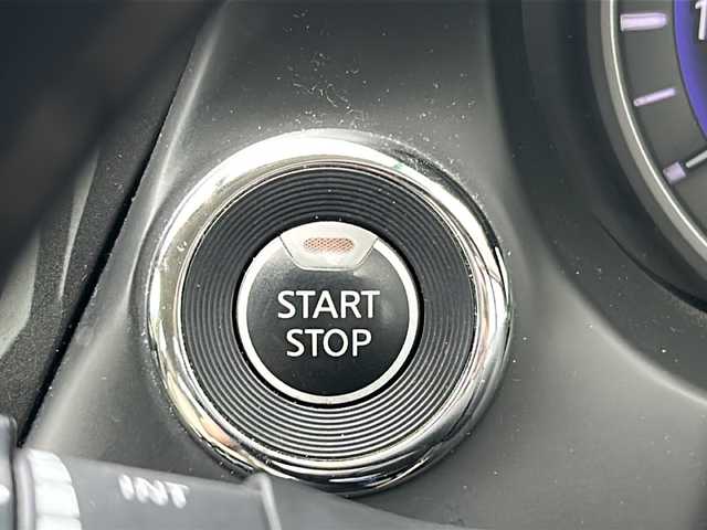 日産 スカイライン ハイブリッド 350GT Type P 福岡県 2017(平29)年 9.1万km スーパーブラック ・純正メーカーナビ/-BT/フルセグTV/CD/DVD/FM/AM/・全方位カメラ/・運転席メモリーシート/・レーダークルーズコントロール/・車線逸脱防止支援システム/・電動チルト＆テレスコピックステアリング/・クリアランスソナー/・前席パワーシート/・前席シートヒーター/・純正フロアマット/・純正アルミ19インチ/・ウィンカーミラー/・電動格納ミラー/・ドアバイザー/・オートライト/・ビルトインETC/・スマートキー/・スペアキー