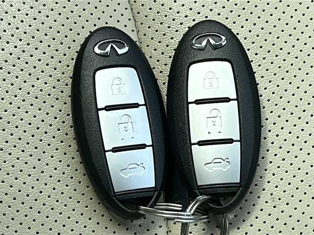 日産 スカイライン ハイブリッド 350GT Type P 福岡県 2017(平29)年 9.1万km スーパーブラック ・純正メーカーナビ/-BT/フルセグTV/CD/DVD/FM/AM/・全方位カメラ/・運転席メモリーシート/・レーダークルーズコントロール/・車線逸脱防止支援システム/・電動チルト＆テレスコピックステアリング/・クリアランスソナー/・前席パワーシート/・前席シートヒーター/・純正フロアマット/・純正アルミ19インチ/・ウィンカーミラー/・電動格納ミラー/・ドアバイザー/・オートライト/・ビルトインETC/・スマートキー/・スペアキー
