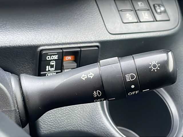 トヨタ シエンタ ハイブリッド X 青森県 2017(平29)年 6.3万km シルバーM ワンオーナー/社外9インチナビ・フルセグTV/CD・DVD・Bluetooth・SD/バックカメラ/片側パワースライドドア/OPセーフティセンスC/プリクラッシュセーフティ/レーンディパーチャーアラート/オートマチックハイビーム/社外エンジンスターター/ワイパーデアイサー/ビルトインETC/OPスマートエントリーパッケージ/スマートエントリー/プッシュスタートシステム/LEDヘッドライト/LEDフォグランプ/社外15インチアルミ