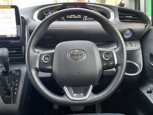 トヨタ シエンタ ハイブリッド X 青森県 2017(平29)年 6.3万km シルバーM ワンオーナー/社外9インチナビ・フルセグTV/CD・DVD・Bluetooth・SD/バックカメラ/片側パワースライドドア/OPセーフティセンスC/プリクラッシュセーフティ/レーンディパーチャーアラート/オートマチックハイビーム/社外エンジンスターター/ワイパーデアイサー/ビルトインETC/OPスマートエントリーパッケージ/スマートエントリー/プッシュスタートシステム/LEDヘッドライト/LEDフォグランプ/社外15インチアルミ