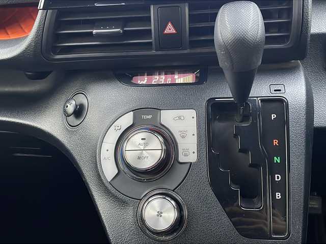 トヨタ シエンタ ハイブリッド X 青森県 2017(平29)年 6.3万km シルバーM ワンオーナー/社外9インチナビ・フルセグTV/CD・DVD・Bluetooth・SD/バックカメラ/片側パワースライドドア/OPセーフティセンスC/プリクラッシュセーフティ/レーンディパーチャーアラート/オートマチックハイビーム/社外エンジンスターター/ワイパーデアイサー/ビルトインETC/OPスマートエントリーパッケージ/スマートエントリー/プッシュスタートシステム/LEDヘッドライト/LEDフォグランプ/社外15インチアルミ