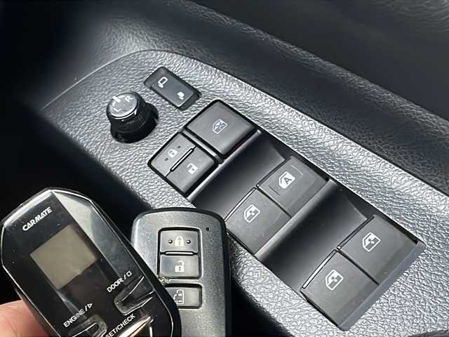 トヨタ シエンタ ハイブリッド X 青森県 2017(平29)年 6.3万km シルバーM ワンオーナー/社外9インチナビ・フルセグTV/CD・DVD・Bluetooth・SD/バックカメラ/片側パワースライドドア/OPセーフティセンスC/プリクラッシュセーフティ/レーンディパーチャーアラート/オートマチックハイビーム/社外エンジンスターター/ワイパーデアイサー/ビルトインETC/OPスマートエントリーパッケージ/スマートエントリー/プッシュスタートシステム/LEDヘッドライト/LEDフォグランプ/社外15インチアルミ