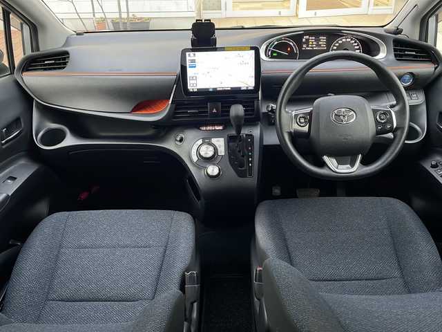 トヨタ シエンタ ハイブリッド X 青森県 2017(平29)年 6.3万km シルバーM ワンオーナー/社外9インチナビ・フルセグTV/CD・DVD・Bluetooth・SD/バックカメラ/片側パワースライドドア/OPセーフティセンスC/プリクラッシュセーフティ/レーンディパーチャーアラート/オートマチックハイビーム/社外エンジンスターター/ワイパーデアイサー/ビルトインETC/OPスマートエントリーパッケージ/スマートエントリー/プッシュスタートシステム/LEDヘッドライト/LEDフォグランプ/社外15インチアルミ