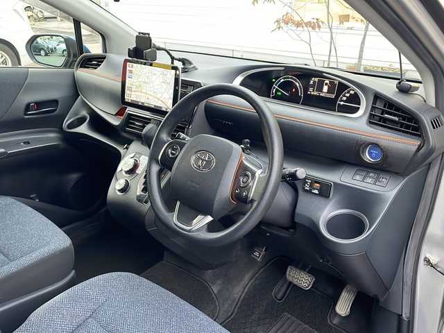 トヨタ シエンタ ハイブリッド X 青森県 2017(平29)年 6.3万km シルバーM ワンオーナー/社外9インチナビ・フルセグTV/CD・DVD・Bluetooth・SD/バックカメラ/片側パワースライドドア/OPセーフティセンスC/プリクラッシュセーフティ/レーンディパーチャーアラート/オートマチックハイビーム/社外エンジンスターター/ワイパーデアイサー/ビルトインETC/OPスマートエントリーパッケージ/スマートエントリー/プッシュスタートシステム/LEDヘッドライト/LEDフォグランプ/社外15インチアルミ