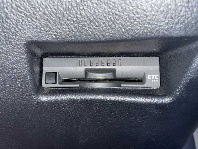 トヨタ シエンタ ハイブリッド X 青森県 2017(平29)年 6.3万km シルバーM ワンオーナー/社外9インチナビ・フルセグTV/CD・DVD・Bluetooth・SD/バックカメラ/片側パワースライドドア/OPセーフティセンスC/プリクラッシュセーフティ/レーンディパーチャーアラート/オートマチックハイビーム/社外エンジンスターター/ワイパーデアイサー/ビルトインETC/OPスマートエントリーパッケージ/スマートエントリー/プッシュスタートシステム/LEDヘッドライト/LEDフォグランプ/社外15インチアルミ