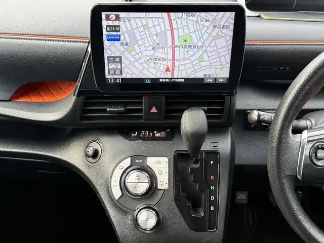 トヨタ シエンタ ハイブリッド X 青森県 2017(平29)年 6.3万km シルバーM ワンオーナー/社外9インチナビ・フルセグTV/CD・DVD・Bluetooth・SD/バックカメラ/片側パワースライドドア/OPセーフティセンスC/プリクラッシュセーフティ/レーンディパーチャーアラート/オートマチックハイビーム/社外エンジンスターター/ワイパーデアイサー/ビルトインETC/OPスマートエントリーパッケージ/スマートエントリー/プッシュスタートシステム/LEDヘッドライト/LEDフォグランプ/社外15インチアルミ